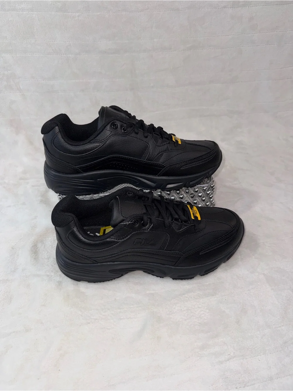 Fila Men's 9.5, Women’s 11, Black Athletic memory Workshift SR Trainer Shoes